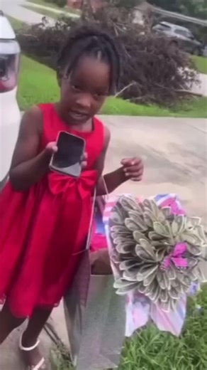 GIRLL I jsut “waddle waddled” 🤣🤣🤣 via@gurlijustgwadowado.daily Follow @luvmehair_southafrica for more inspiration💜 #luvmehairsouthafrica #blackgirlmagic #kidstiktok #sharing #reallife #funnyvideos😂 #fyp #fashiontiktok #foryoupage❤️❤️ #graduate