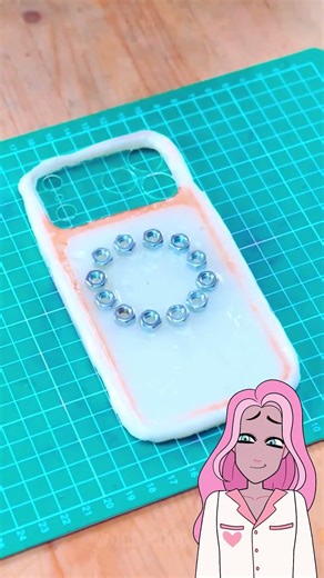 DIY Liquid Plastic Phone Case! 📱🐝 Amazing Honeycomb Texture! #PhoneCaseDIY