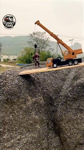 RC Robot Stunts With Tower Crane Heavy Lifting Hit A Stone.#youtubeshorts#shorts