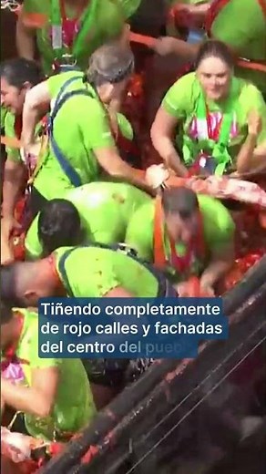 Más de 22.000 personas combaten a tomatazos en la popular fiesta española de la Tomatina