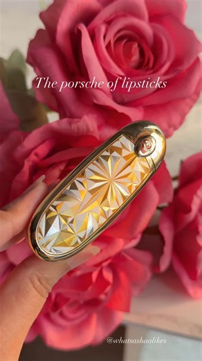 SS on Instagram: "The Porsche of lipsticks 💫💋 @guerlain The perfect gift idea for your girlfriend. 🎁 The limited-edition Rouge G from the Tale of Wonders Holiday Collection. ✨Rouge G the double mirror jewel case - Rouge G stellar ✨Rouge G Velvet matte lipstick in 530 Le rose Rouge. . . . . . . . . . . . #giftideasforher #sephora #guerlainmakeup #guerlainlipstick #makeuphaul #porschevibes #guerlainrougeg #holiday #kikomilano #girlythings #luxurylipstick #makeup #girlsps5 #giftideas #luxurybeau