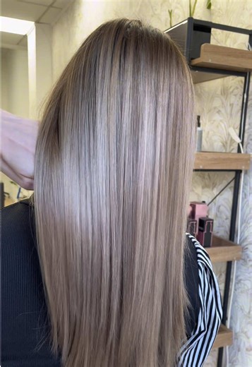 ✨ Balayage signature✨ Objectif atteint : ✔️ Suppression des démarcations ✔️ Neutralisation des tons trop jaunes ✔️ Correction des taches ✔️ Un blond plus doux, plus fondu, plus lumineux Un résultat naturel, harmonieux et sur-mesure, pensé pour sublimer la chevelure 💎 #pourtoiii #blonde #hair #coiffeur #tik_tok_