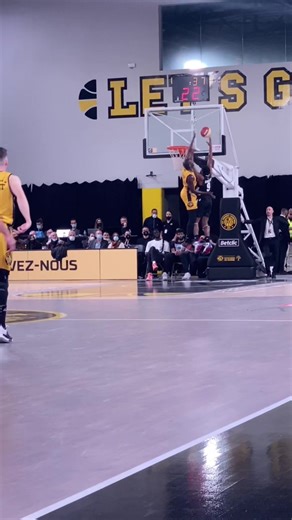 Han han han not in my house 👋🏽 #block #basketball