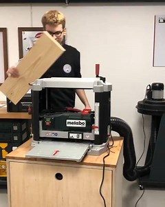 9.6K views · 265 reactions | Nice video of our Metabo Bench Thicknesser DH 330  Ideal for mobile use due to low weight. Thanks a lot for the share @schreinermeister_m.schmid ✅✅✅ All details at https://fal.cn/3bUi1 #metabo #professionalpowertoolsolutions | Metabo | Facebook