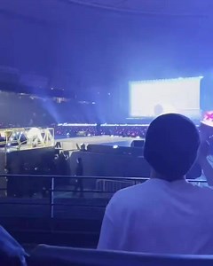 #SANHA animando a #CHAEUNWOO con el robong de #ASTRO 💜 hoy en su Fancon Mistery Elevator en Japón 🥹 y Nunu como lo saluda 💗 que hermosa amistad 🥺 AMAMOS! Actualización de Sanha en su IG 🥰 ~Y💜A #ASTRO | ASTRO Star