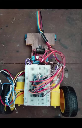 Line follow robot🚗 . . . . #creatorsearchinsights #fyp #arduino #DIY #viralvideo