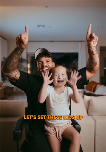 I had been away for six weeks, & when I flew back, I flew directly to the hospital to see Maya. It was every parent’s worst nightmare. Seeing your little girl hooked up to a ventilator, hearing her lung had collapsed 🫁 she’s surrounded by machines, not awake… I just remember sitting next to her, telling her, “It’s gonna be okay. Daddy’s right here.” ❤️ The last thing I wanted to do was let her know how scared I was because, I had to be strong for her. We ended up spending 3 weeks in the hospita