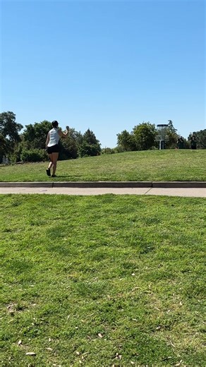 Paige Pierce extends her lead to 5 with a big time putt on hole 8 💥 #pdga #DGPT OTB Open presented by MVP Disc Sports | Professional Disc Golf Association