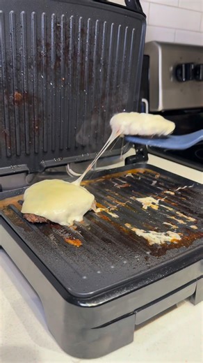 Homemade burgers hit different 😍 | The Miss Mo Menu