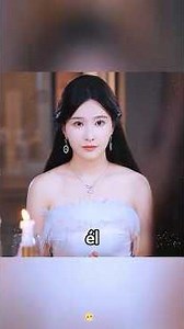 La chica está a punto de convertirse en un gato, pero el presidente está justo detrás de ella.