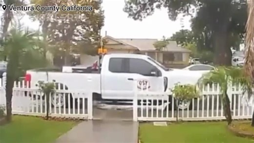 🚨WATCH: Watch incredible footage as a Ring Security Camera captures the ground shaking during a magnitude 5.1 earthquake in Ojai, California. The earthquake was followed by a series of strong aftershocks that shook Southern California on Sunday afternoon. Meanwhile, Tropical Storm Hilary was making landfall in the California region. While there were no immediate reports of serious damage, multiple people did report feeling moderate to light tremors in the Los Angeles area | John-Carlos Estrada 
