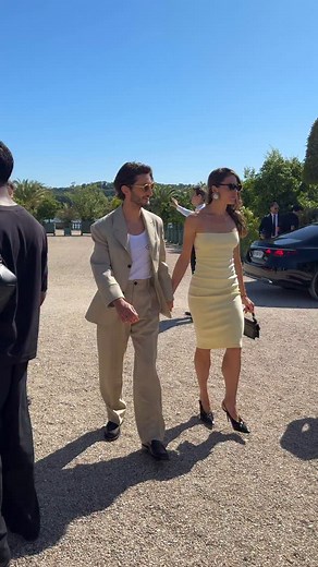 1.9K views · 2.9K reactions | Pierre Niney et son épouse, Natasha Andrews, au défilé Jacquemus cet après-midi à Versailles.  @enzoply #pierreniney #natashaandrews #jacquemus #parisfashionweek #couplegoals #powercouple | Vanity Fair France | Facebook