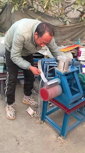 Simple operation to help quickly complete the bending and forming 👍Do you want this plate roller machine?#yeechop #machine #plateroller #fabrication #welding #machinery #machinefactory #industrial #metal #bendingmachine #metalplate #machinery #aluminium #steel #fsboling #boling #bolingmachine