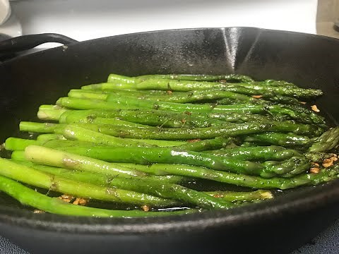 How to Cook Garlic Asparagus in a Pan