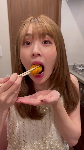 驚きのホヤ料理と彼女の大食い挑戦