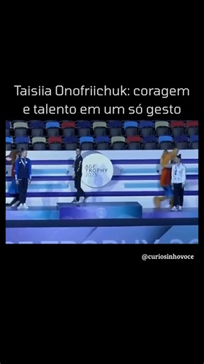 Curiosinho você, né? Curiosidades | Dicas on Instagram: "Aos 16 anos, Taisiia Onofriichuk mostrou que a força de uma atleta vai muito além das medalhas. Durante a Copa do Mundo de Ginástica Rítmica de 2025, em Baku, ela conquistou quatro medalhas, incluindo o ouro na prova de arco. Mas o que mais chamou atenção não foi o brilho das vitórias, e sim sua coragem. Ao fim das competições, Onofriichuk se recusou a posar para fotos coletivas com atletas russas e bielorrussas — um ato silencioso, porém