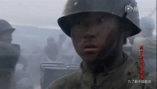 军服紧绷的国军年轻士兵在肉搏中纷纷败下阵来！