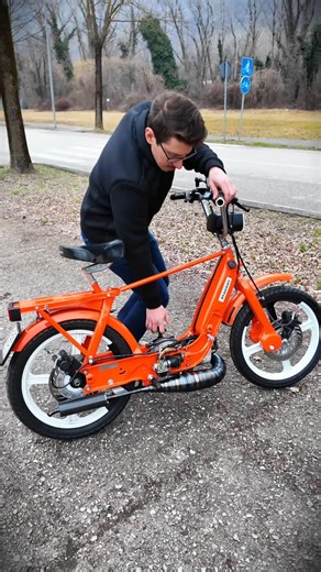 Simone Barcarolo on Instagram: "NEMO 🚀 Tra un'ora sul canale Youtube vedrete la presentazione di questo ciaetto golosissimo by @berry_sport_moped con test su strada e descrizione completa. Mamma mia quanto mi son divertito 😍 Non vi spoilero altro, a dopo! #ciao #piaggio #ciaopiaggio #piaggiociao #moped #mofa #tuning #50cc #65cc #racing #malossi #polini #pinasco #ita #oldschool #ciaetto #si #bravo #pvr #viral #cross #stunt #elaborazione #2t #miscela #instagram #grenzgaenger"