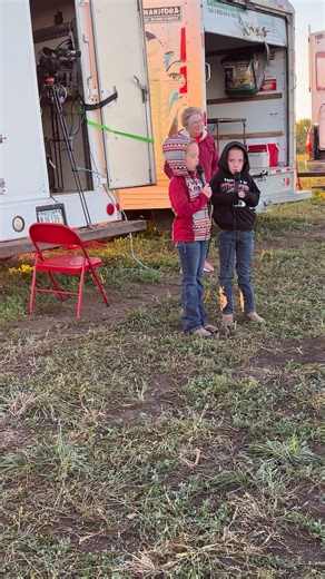 Gwen & Ty sing the Star Spangled Banner to open up Day Four of the National Cattle Dog Finals at Hoover Angus. Thanks to all who participated, helped, and attended! | Hoover Angus Farm