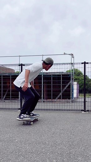 Mastering Rock to Fakie Technique for Skateboarding