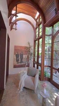 Incredible sunroom. Imagine sipping coffee and reading a book here ☕️🥰