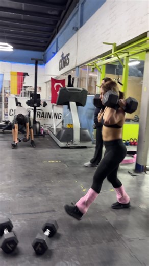 Effective CrossFit Training: Lunges, Push Press, Pull-Ups