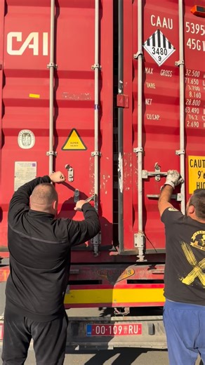 CAT alati — stigli u Srbiju Sa ponosom objavljujemo da je Techno-Ferum postao zvanični distributer CAT Power Tools za tržište Srbije. Brend koji generacijama dokazuje svoju izdržljivost na najvećim gradilištima sveta, sada je dostupan profesionalcima u našoj zemlji. 🏗️⚡ CAT alati su razvijeni za najteže uslove rada: ✔ snažne performanse ✔ robusna i izdržljiva konstrukcija ✔ profesionalna pouzdanost Kada posao ne zna za odustajanje — zna za CAT. Dobrodošla snaga koja menja standarde. CAT — Power