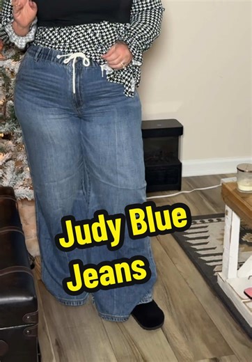 If jeans usually come off the second you get home, these are different. Soft, featherlight denim with an elastic waistband that moves with you. High rise, relaxed, and made for real life days. @Emma Lous Boutique #JudyBlueJeans #OffDutyStyle #ElasticWaistJeans #tiktokshopholidayhaul #newyearnewme