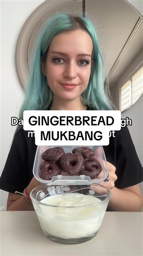 This dessert is called Lebkuchen which is kinda like gingerbread with chocolate😻 its so good with milk and i also wanna do more seasonal/fall themed mukbangs and then winter✨ #mukbang #eatwithme #notalkingasmr #gingerbread #dessert