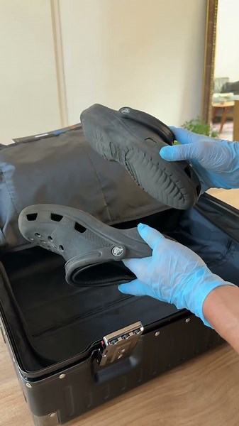 The ultimate suitcase, the smart luggage for your next adventure! #travel #amsr #packing