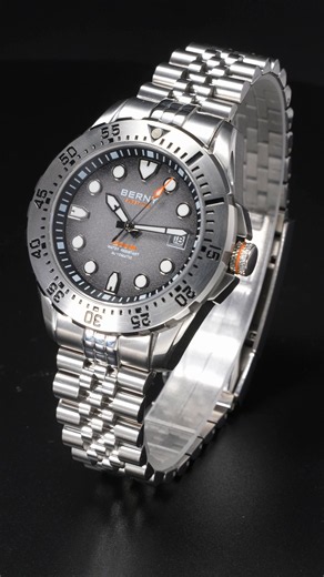 Office ready, ocean ready 🌊💼200M WR ● Super Luminous ● Sapphire ● Automatic Dive Watch