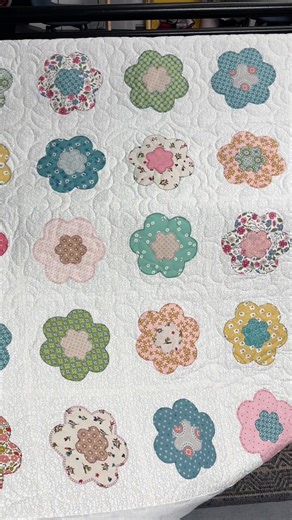 Love the detail on this client quilt, the variety of stitching on each flower is such an amazing way to add flair to appliqué!