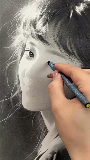 Perfect drawing cannot be without light! #drawing #charcoaldrawing #portraitdrawing #charcoalshading