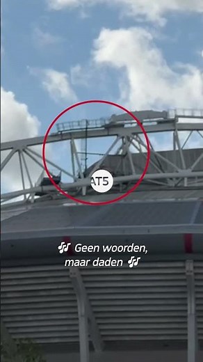 Bouwvakkers zingen Feyenoord-liedjes op Arena