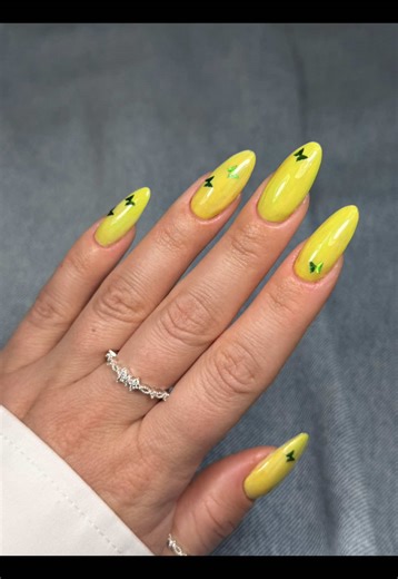 Soft Gradient Butterfly Nail Art