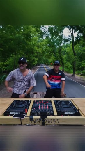 SIDEQUEST on Instagram: "Worlds fastest dj transition 🤣"