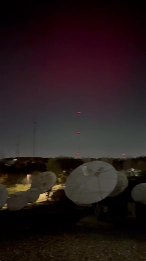 KMBC 9 #FirstAlert #northernlights Geeking out with some coworkers in the newsroom including Lara Moritz KMBC and Neville Miller KMBC A possible repeat performance tomorrow night. *Posted 11/11/25* | Bryan Busby KMBC