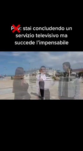 trashabruzzese | Venditore di rose interrompe un servizio di rete8 alla #navedicascella 😂😂😂 #imattidipescara #pescara #rose #happyhour | Instagram