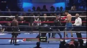 Looks like the fans wanted to use the ring as well 😂 #kboxtv #boxing #funny #boxeo #boxingtraining #boxingvideos | KBOXtv