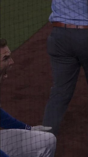 Freddie Freeman celebrates with his dad after walk-off grand slam ❤️ #mlb #baseball #Dodgers