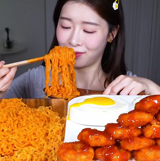 Delicious Spicy Cheese Noodles & Fried Shrimp Mukbang with Fume
