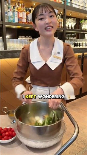 Watch This Cute Japanese Waitress Steal the Show 🇯🇵 #shorts #tokyo #japantravel
