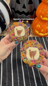 199K views · 2K reactions | Spooky Cat Cookies!‍⬛ #halloween #halloweentreats #spookyseason #halloweencookies #halloweenparty #halloweenfood #spooky #spookysnacks #halloweenideas | Pixiedustedfun | Facebook