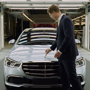 2M views · 54K reactions | Ola Källenius, Chairman of Daimler AG and Mercedes-Benz AG, at the world premiere of the new #MercedesBenz #SClass. mb4.me/s-class-special_fbk #SClass #MercedesBenz #MeetMercedes | Mercedes-Benz | Facebook