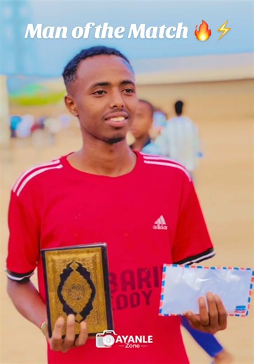 Man of the match Laacib ka mid ah laacibintaa kooxdaa Xil siciid Nuur ayaa laa siyeey Kitaab iyo Lacag Man of the match Awgeed #fyp #somalilandtiktok💚🤍❤ #foryoupage #somalitiktok #fyppppppppppppppppppppppp @Ayanle Zone 