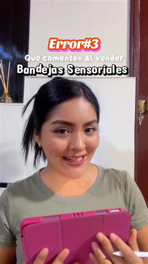 Error #3 al vender bandejas sensoriales 🚫 ‼️No tener un público definido. Si no sabes para qué edad estás creando, tampoco sabrás: ❌ qué materiales usar ❌ qué diseño hacer ❌ cuánto cobrar No es lo mismo una bandeja para 1 año que para 5 años. Cada etapa tiene necesidades distintas ✨ Si quieres vender bien, necesitas claridad desde el inicio. 💡 En mi Masterclass de Bandejas Sensoriales te enseño paso a paso cómo crear bandejas según la edad y ponerles el precio correcto ✅ Envíame un DM para man