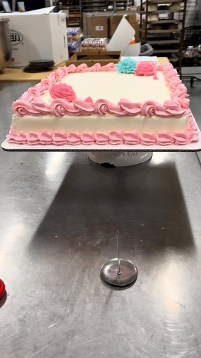 Mum buttercream flower! #cake #buttercream #buttercreamfrosting #cakedecorating #flowers #cakeart #flowers #fypシ゚viral # | Alan