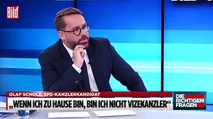 Olaf Scholz weiß nicht genau, wo die Benzinpreise liegen. Seine Begründung bei „Die richtigen Fragen“: „Ich gehe nicht selbst tanken!“ | Bild