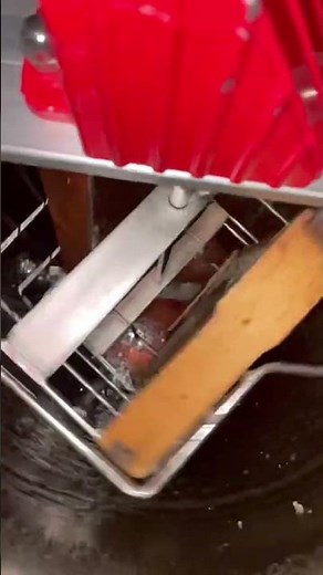 Extracting honey