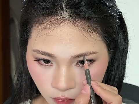 Master the Wild Eyebrow Trend in Just 3 Steps